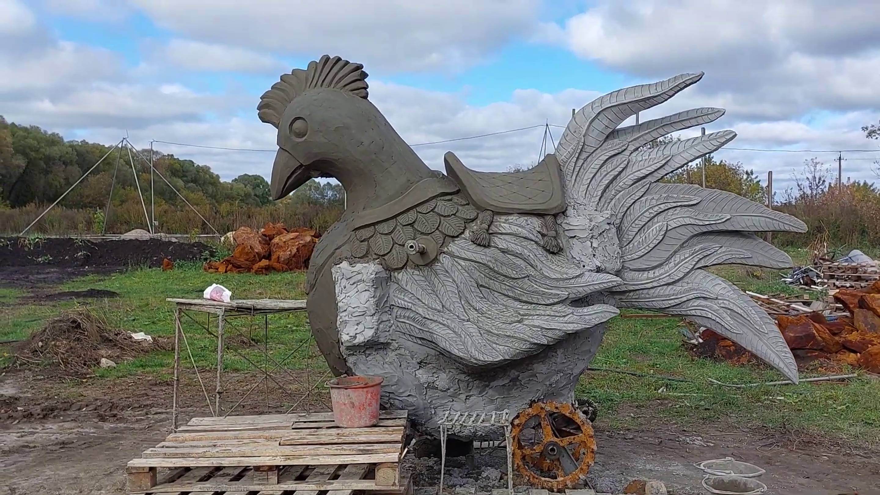 скульптура курки Несучки  из арт бетона