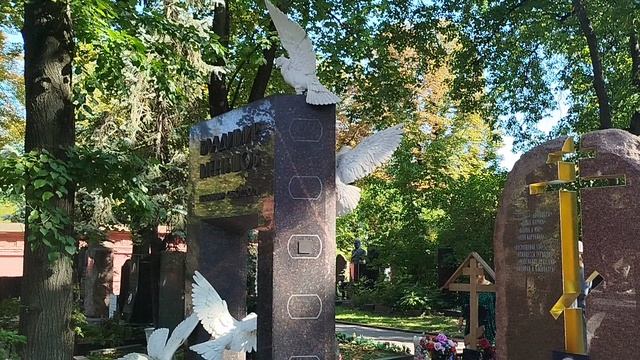 Новодевичье кладбище: могилы Никиты Сергеевича Хрущева и других смотреть онлайн