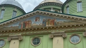 Из собора в дом культуры и обратно. Троицкий собор. Клин. Московская область.