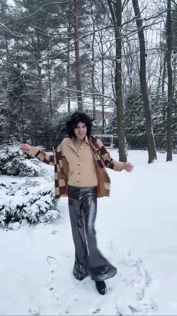 Даю бесплатные концерты для соседей 😂 смотреть онлайн