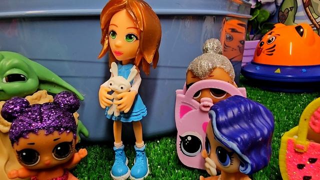 КАТЯ И МАКС ВЕДУТ РАССЛЕДОВАНИЕ!🤣 Куклы ЛОЛ. БАССЕЙН СИНИЙ ПОЧЕМУ🤣🤣 смотреть онлайн