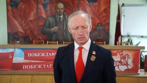 Топчешь родителей - сам канешь в лету Аморальное поведение. Не все депутаты эталон.