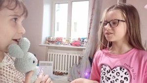 Дарю игрушку брату