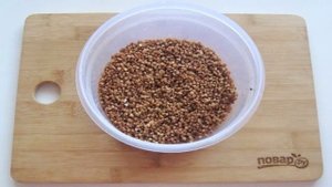 Куриные бедра с гречкой в духовке