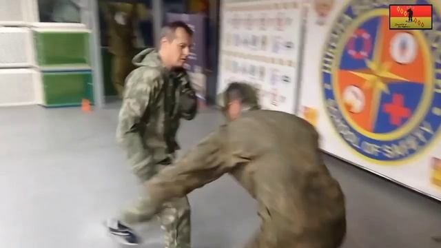 На острие ножа