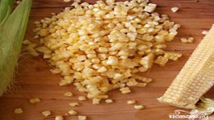 Жареный картофель с кукурузой и яйцом