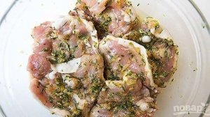 Куриные бедра с лимоном и розмарином