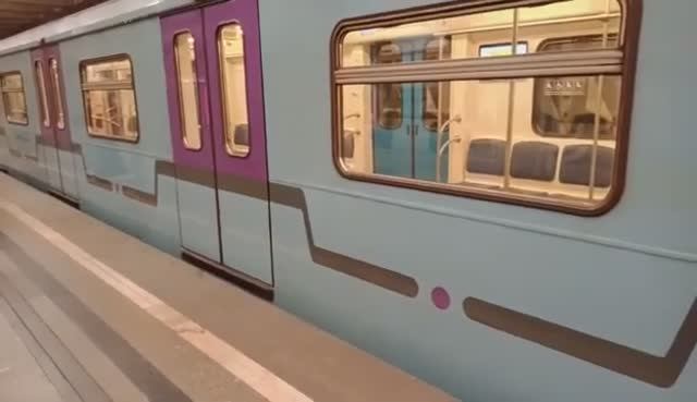 Московское метро. Поездка на 81-760А от "ВДНХ" до "Медведково" смотреть онлайн