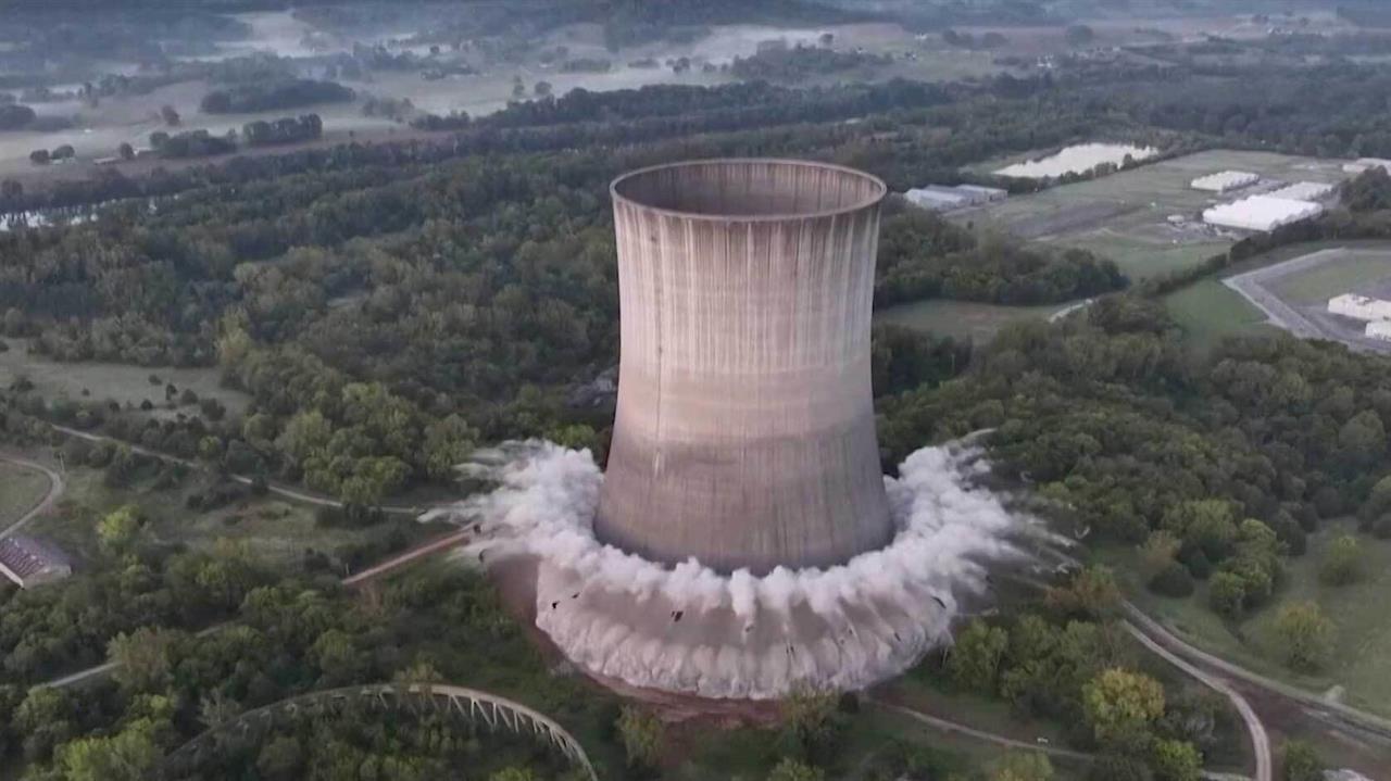 В американском штате Теннеси снесли градирню