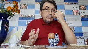 Поел я варёное яйцо, и весь я бледный на лицо.