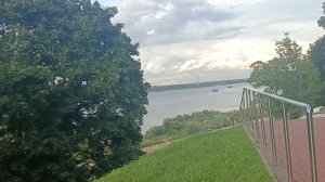 В сквере, в Александровском саду.