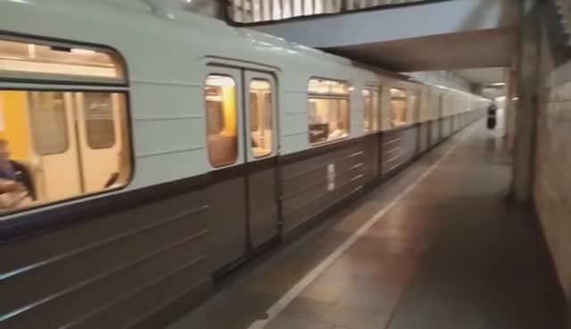 Московское метро. Поездка на ретро-поезде смотреть онлайн