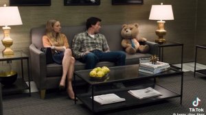 Стол стеклянный сломался