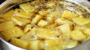 Жареный банан и вареный ананас