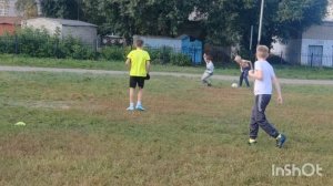 Алексей бьётся с тамбовскими футболистами.
Алексей 11 лет против 13 лет.-12 лет.
Лев 8 лет.
2025 г.