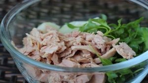 Легкий салат с тунцом
