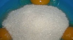 Кекс с клубникой в мультиварке