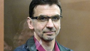 Почти 27 млрд рублей принудительно взыскивают с экс-министра Абызова