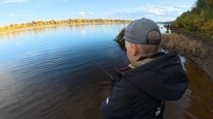 Рыбалка с сыном: мормышинг на реке