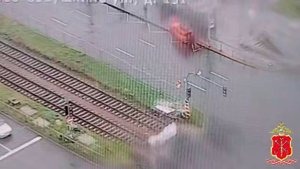 В Санкт-Петербурге внедорожник сбил двух человек на автобусной остановке