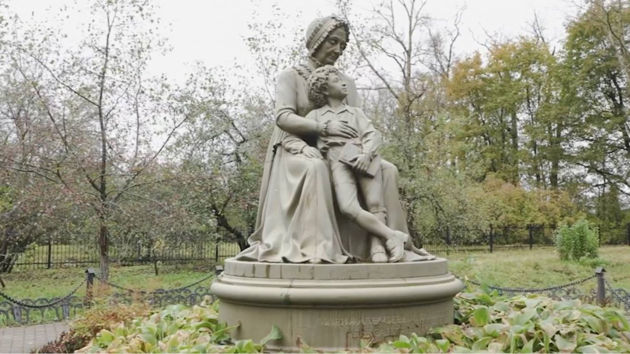 Уж небо осенью дышало...