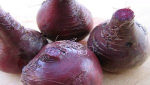 Легкий салат со свеклой