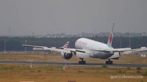 Боинг 777 Канадских авиалиний приземляется в аэропорту Франкфурта.