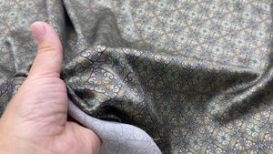 Шёлк  оливкового цвета с принтом плиточка 46791