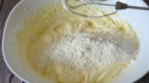 Кекс со сливами