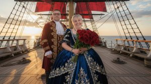 А ты стоишь на берегу в синем платье...