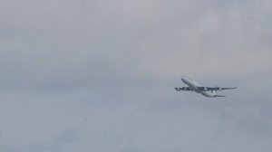 Взлет аэробуса А-340-300 Иранской авиакомпании "Maxan Air" в облаках.