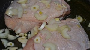 Куриные бедрышки в мультиварке