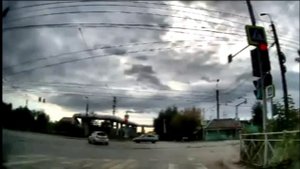 Чуть не вьехал на перекрёстке в Омске