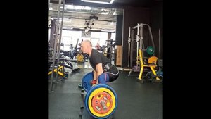 Становая тяга в стиле сумо с прогрессией веса.