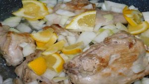 Кролик, тушенный с базиликом и лимоном