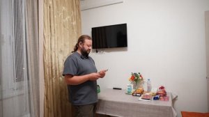Получили пенсию родители Безработный сын попросил денег и купил продукты себе Показываю что я купил