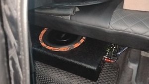 DL AUDIO Barracuda 8A Underseat. 
Установка под заднее сидение.