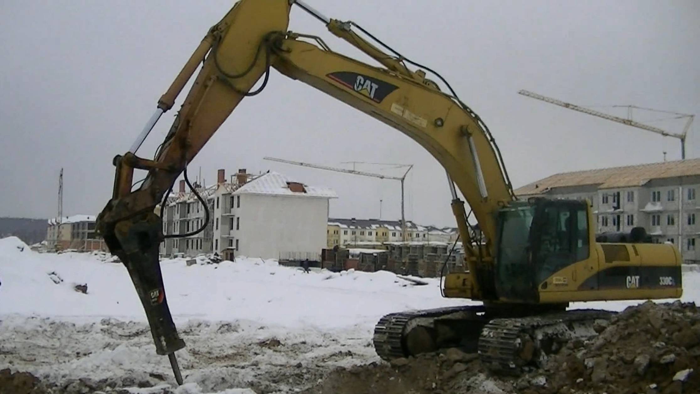 Экскаватор Cat 330C L с гидромолотом смотреть онлайн