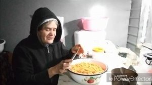 Закрываю морковь на зиму в баночки.