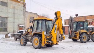 Чистим площадку от снега. Jcb и Xcmg в работе.