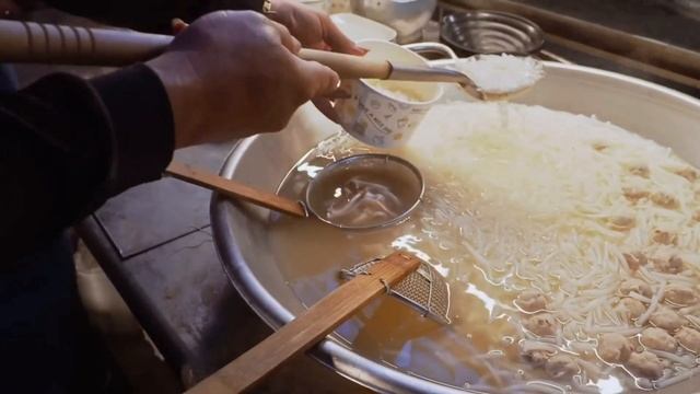 Китайская уличная еда. Ночной рынок (14) смотреть онлайн