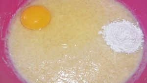 Манный пирог с ягодой