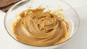 Карамельный пирог с орехами