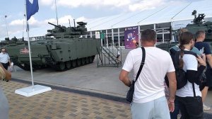 Танки Т-80 и Т-90 со специальными защитными мангалами для защиты от дронов на воюют СВО