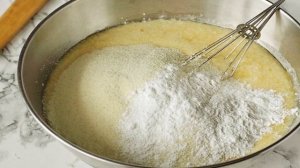 Манник с яблоками и творогом