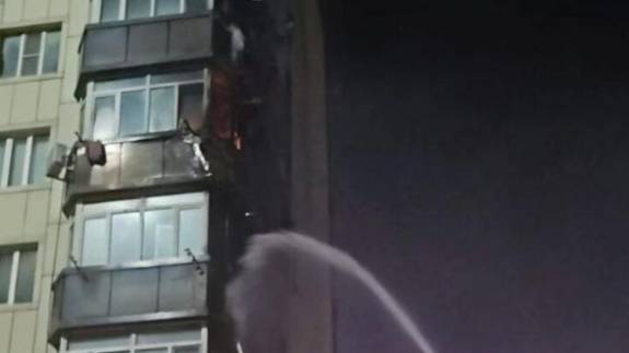 200 человек эвакуировали из-за пожара в жилом доме в Дербенте
