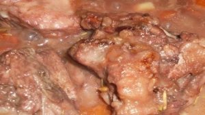 Кролик тушеный в красном вине