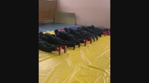 ОМОН тренировка в спортзале для похудения или в качестве артистов очередных показательных выступлени