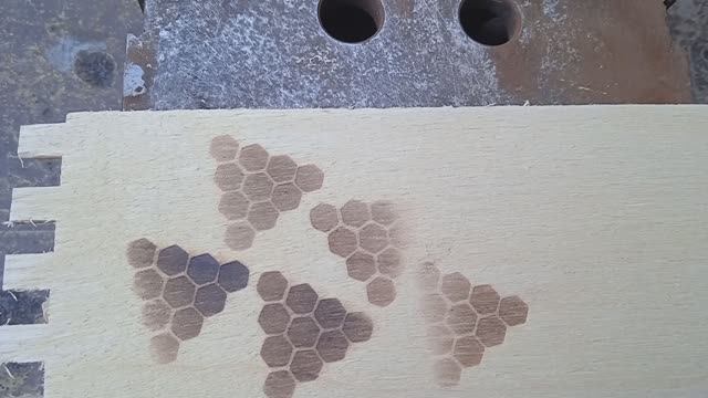 Горячая печать для медовой продукции в виде сотовой ячейки  своими руками.