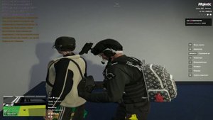 забанили в наручниках